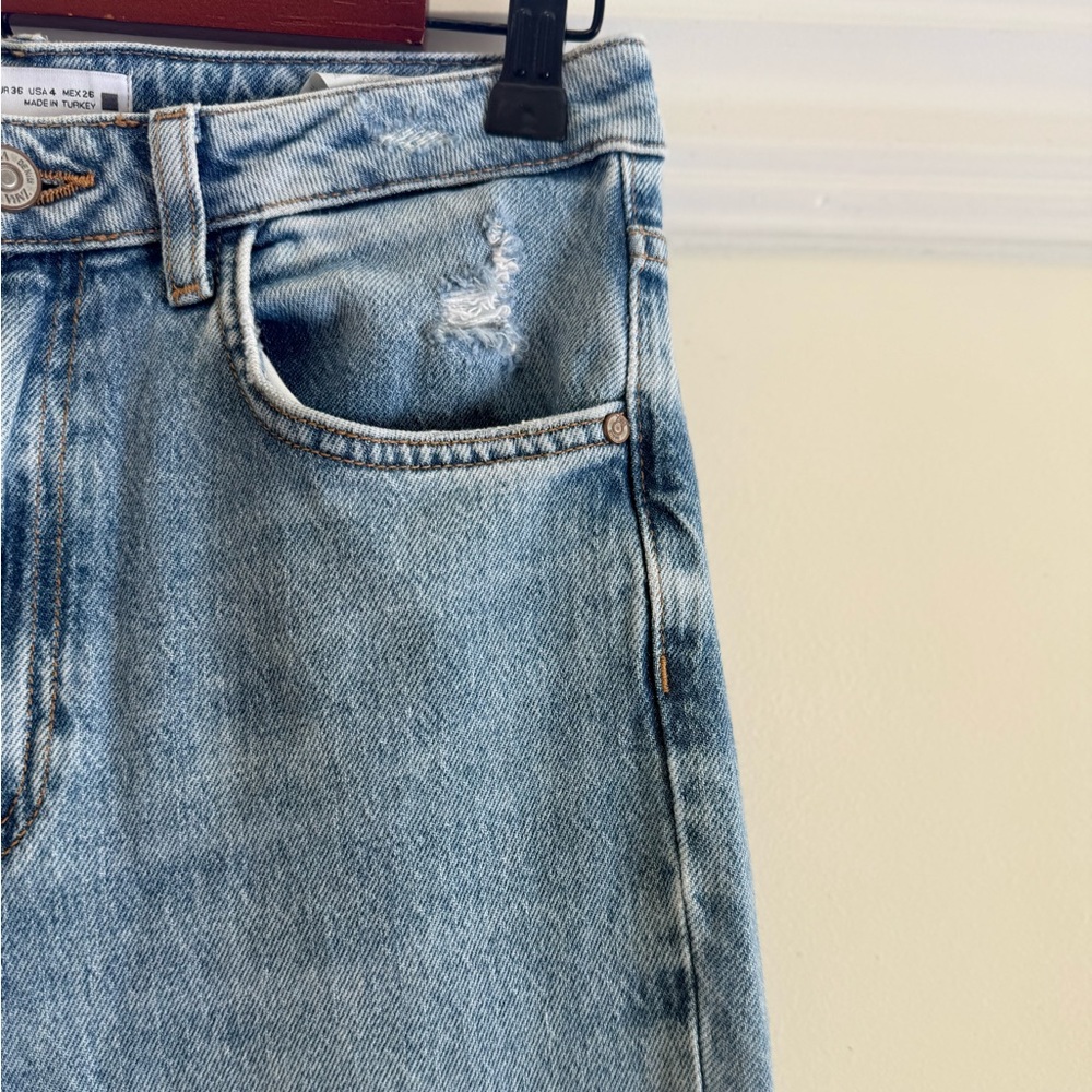 ZARA High-Waisted Straight Leg Jeans – Light Wash size 4 - Picture 6 of 12